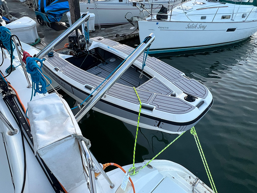 Aft View T10 Hanging Davit w reinforcement - Lagoon 380