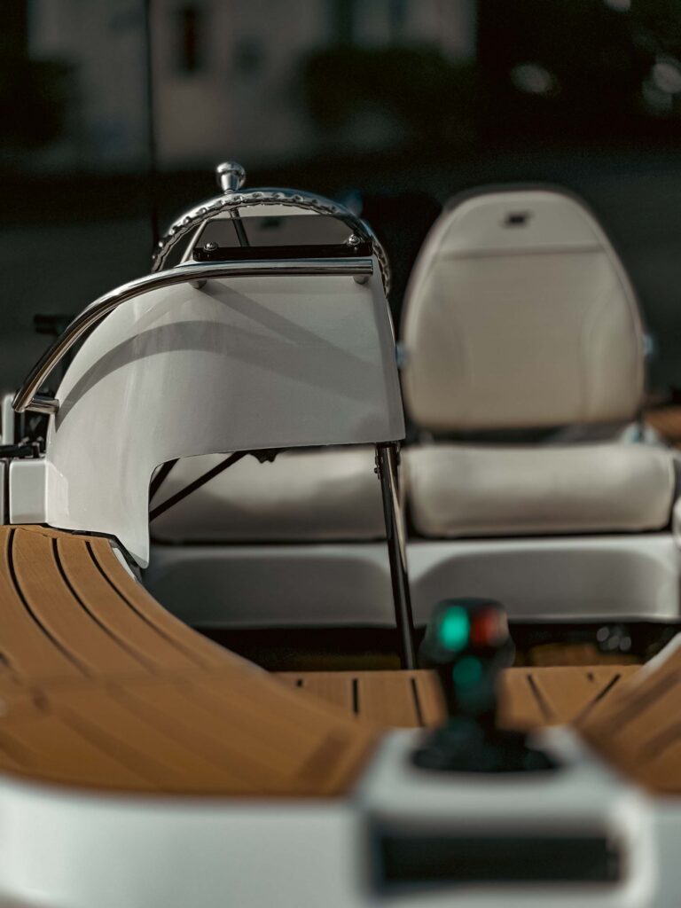 Aspen Carbon Cat seats from the front