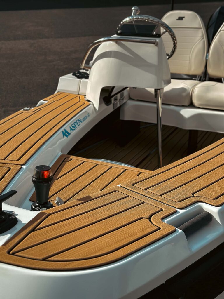 Aspen Carbon Cat partial view