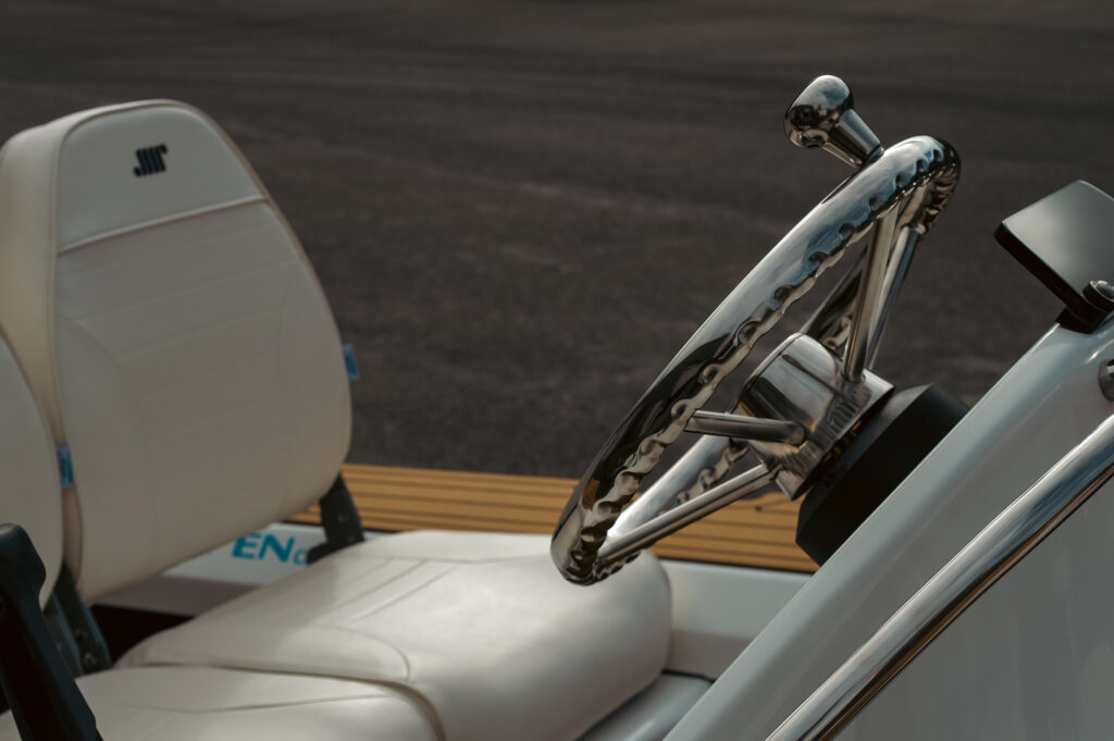 Aspen Carbon Cat Console