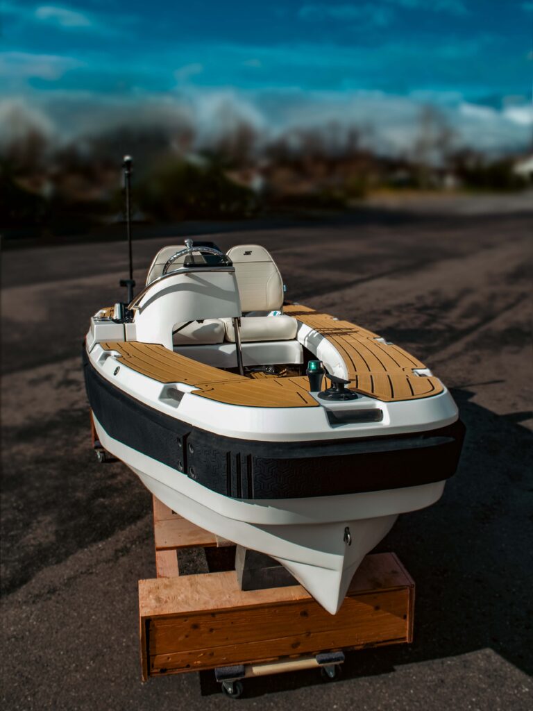 Aspen Carbon Cat out of water front view