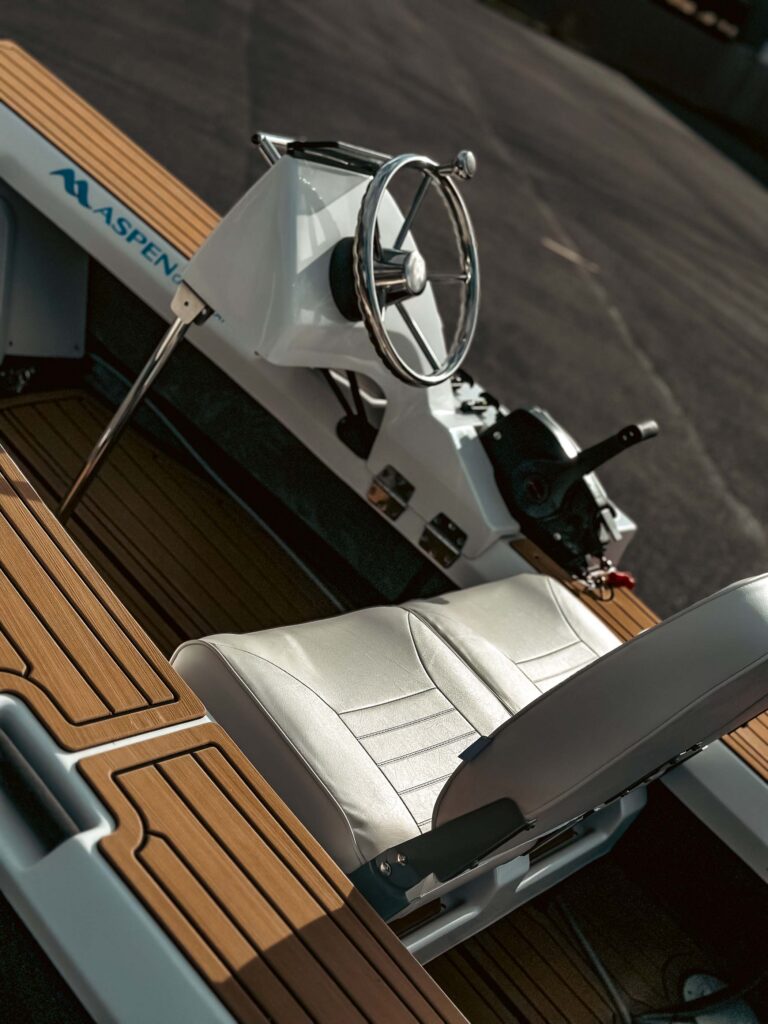 Aspen Carbon Cat console and seat from back